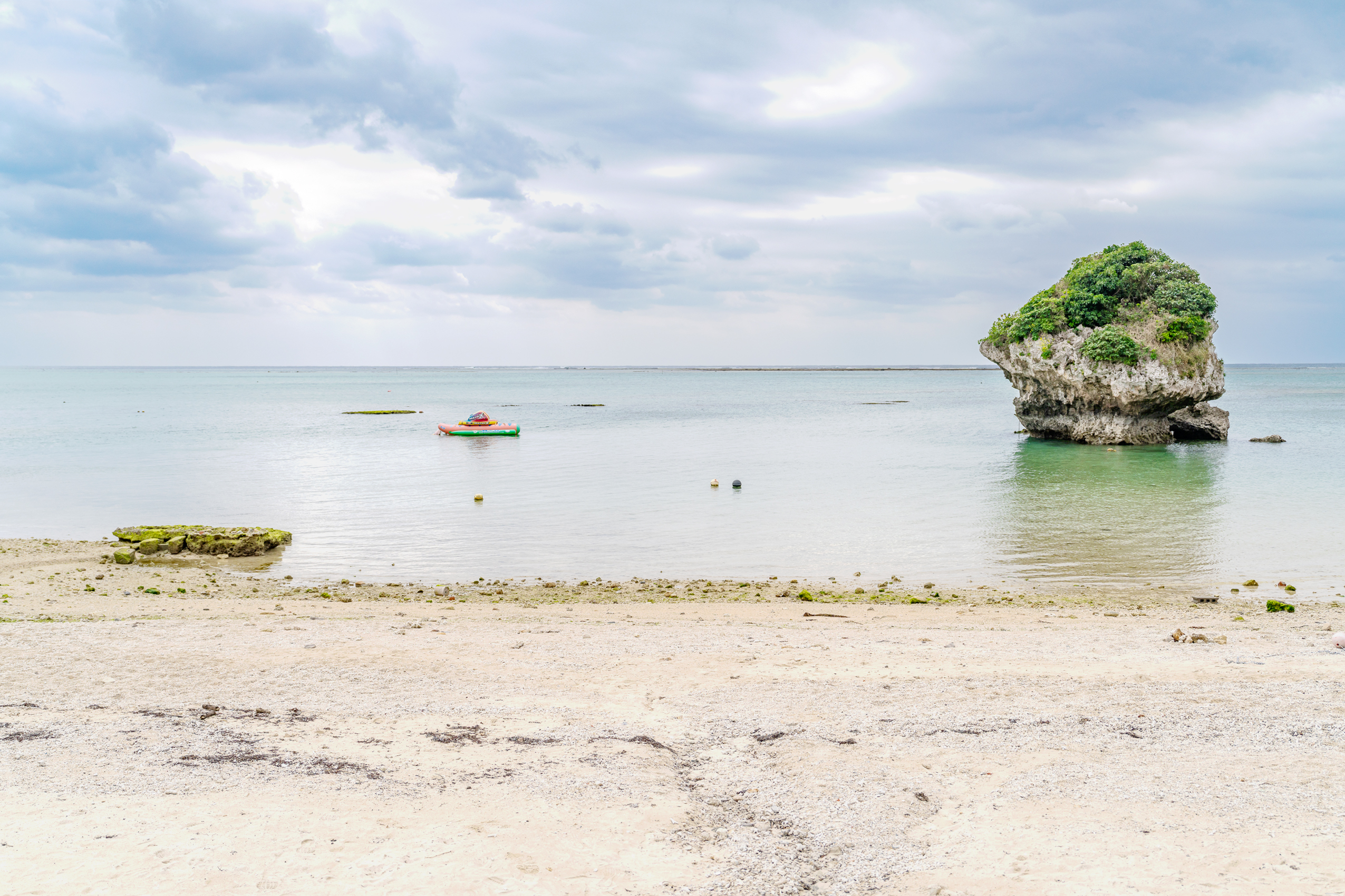 현지인에게 사랑받는 천연 비치, 미바루비치